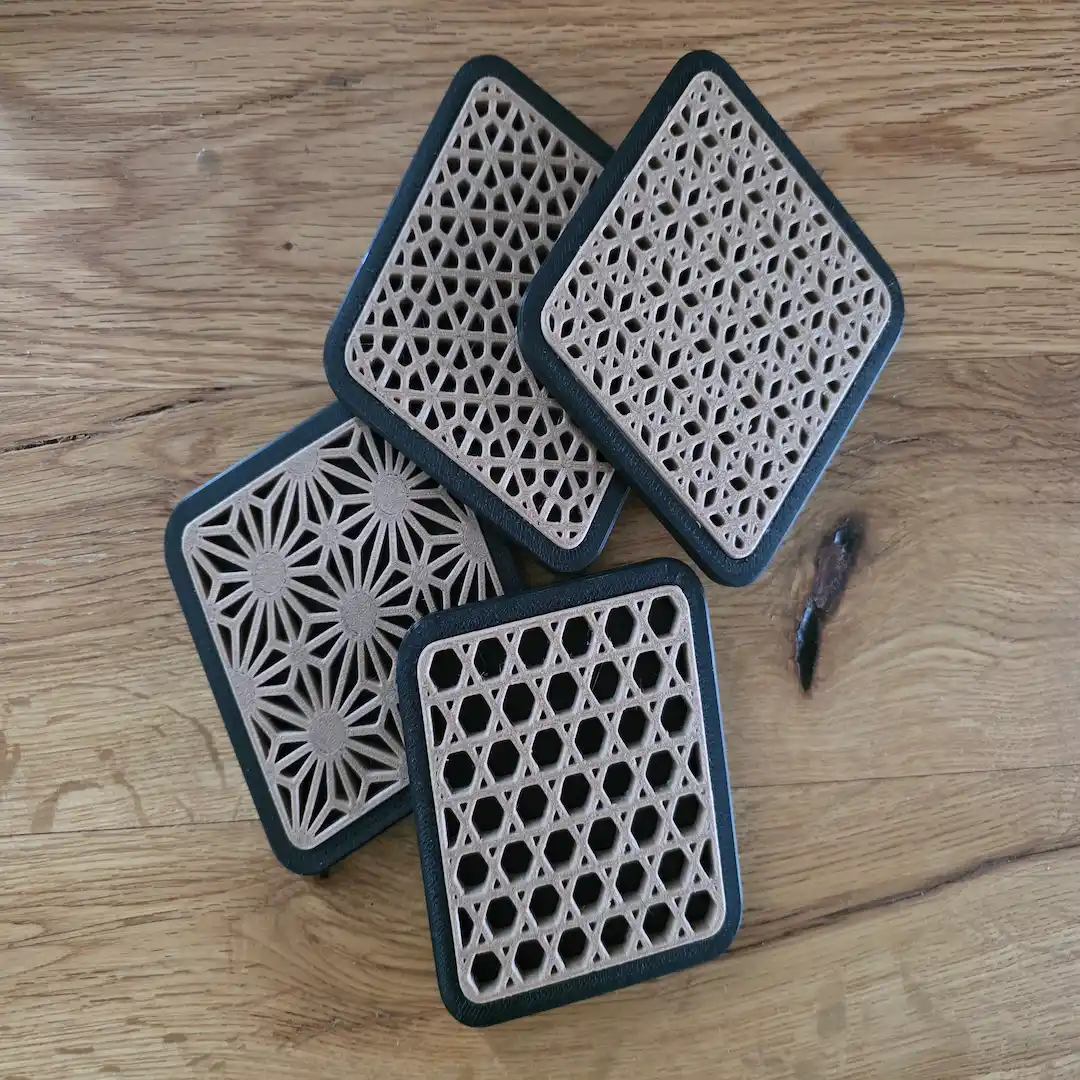 Podložky s imitací dřeva na vytištěné 3D tiskárně