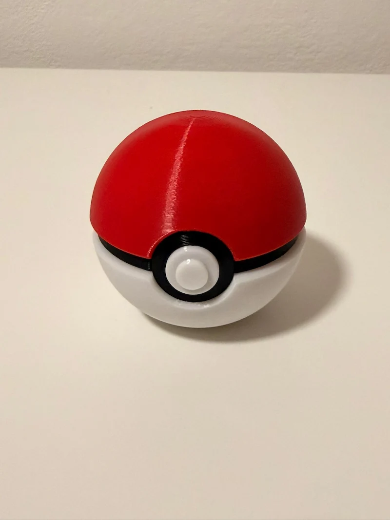 Poke-ball vytištěný na 3d tiskárně